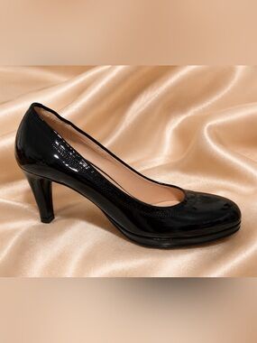 Stuart Weitzman Black Patent Leather Pumps | Round Toe Designer Heels | Women’s